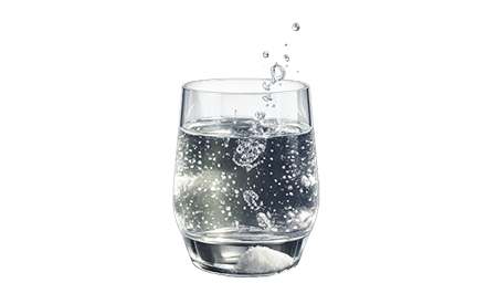 Clear sparkling water in a glass representing BERAURA’s zero sugar carbonated energy drink.